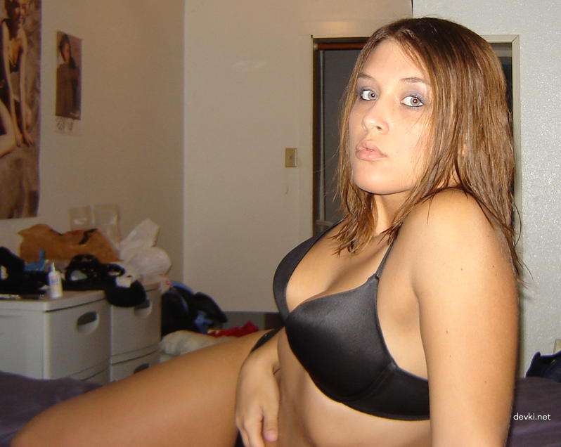 Hot Amateur Girl with Stunning Booty in Explicit Porn Photo