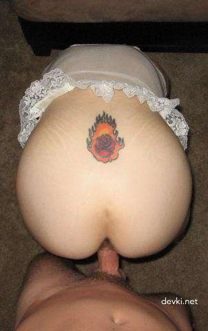 Naked Girl in White Corset Exposed: Amateur Porn Photo Shoot