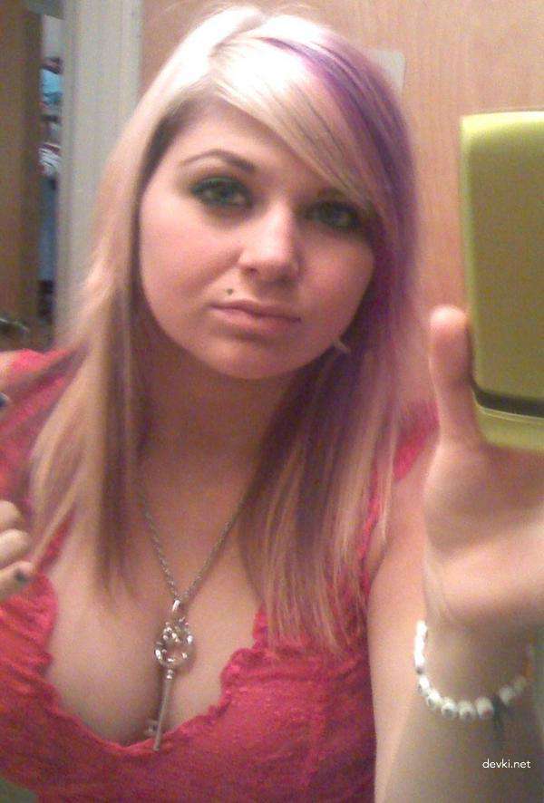 Explicit Blonde Amateur Photo Collection: Private Blondes in Provocative Shots