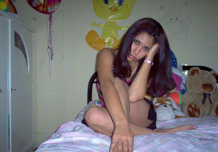 Amateur Brunette Babes Private Photo Collection: Explicit and Uncensored!