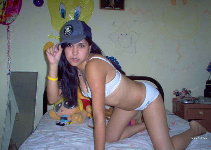Amateur Brunette Babes Private Photo Collection: Explicit and Uncensored!
