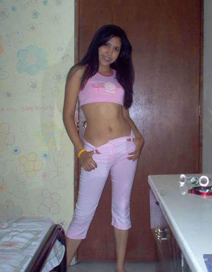 Amateur Brunette Babes Private Photo Collection: Explicit and Uncensored!