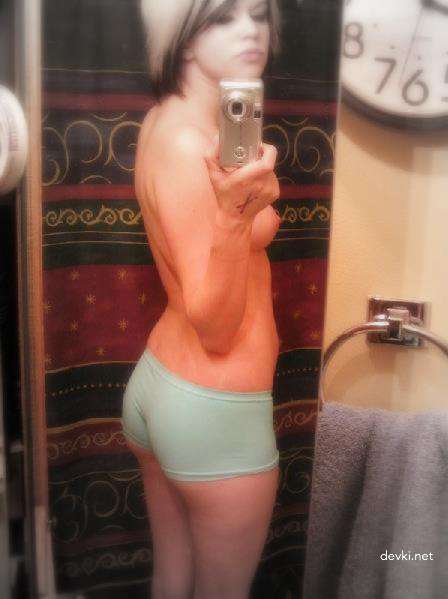 Explicit Emo Girls Naked Compilation: Amateur Porn Photos