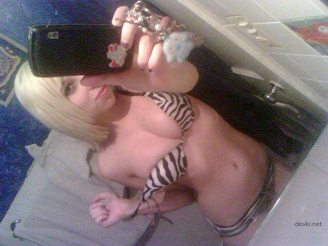 Explicit Emo Girls Naked Compilation: Amateur Porn Photos