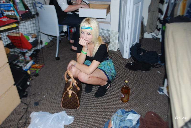 Explicit Emo Girls Naked Compilation: Amateur Porn Photos