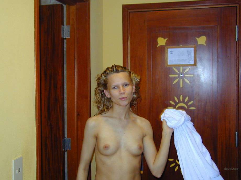 Amateur Blonde Erotica: Naked Blondie Exposed in Explicit Photos