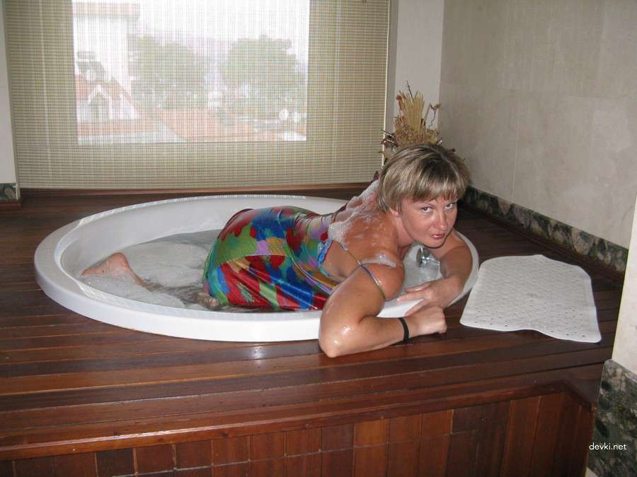 Hot Amateur Photos: Loving His Girl's Hairy Pussy