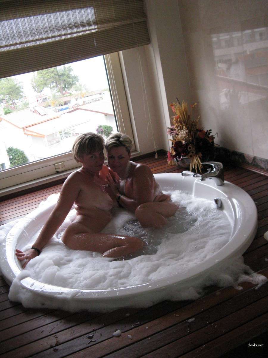 Hot Amateur Photos: Loving His Girl's Hairy Pussy