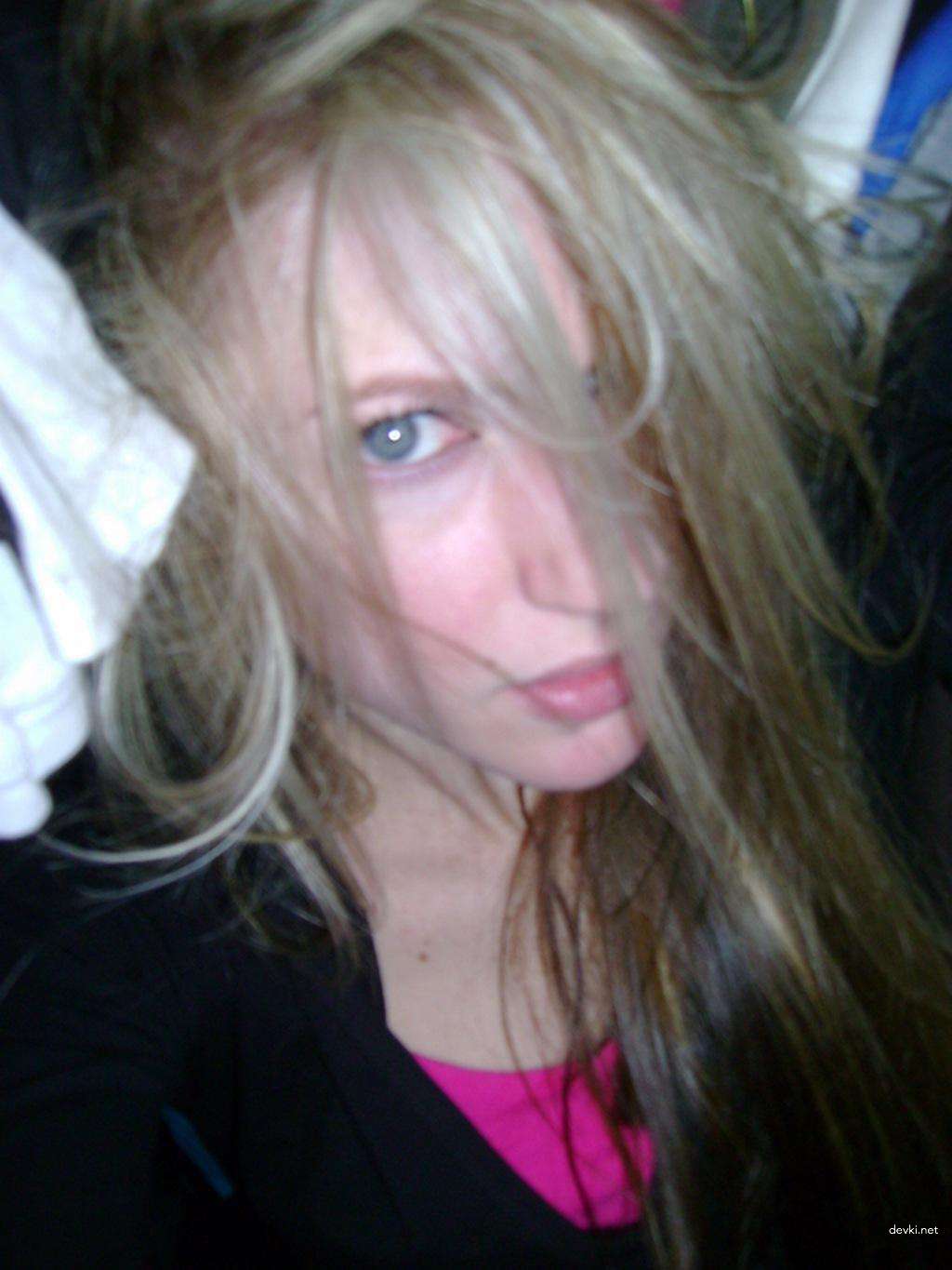 Naked Girl Seductively Poses - Explicit Amateur Photo Shoot