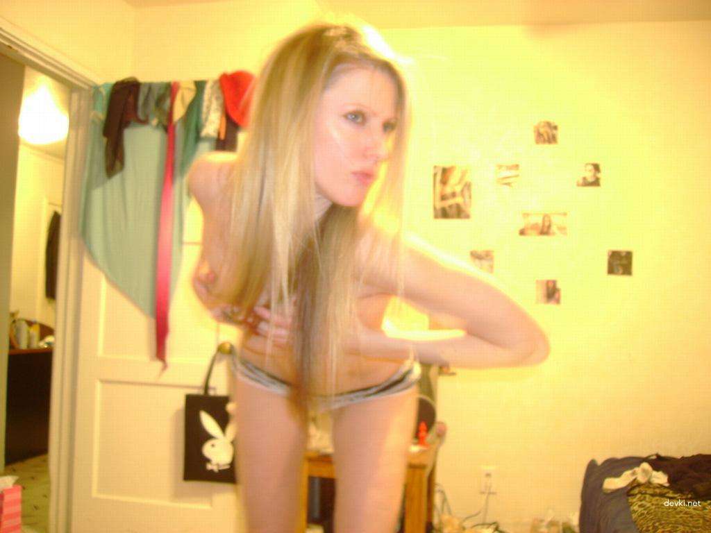 Naked Girl Seductively Poses - Explicit Amateur Photo Shoot