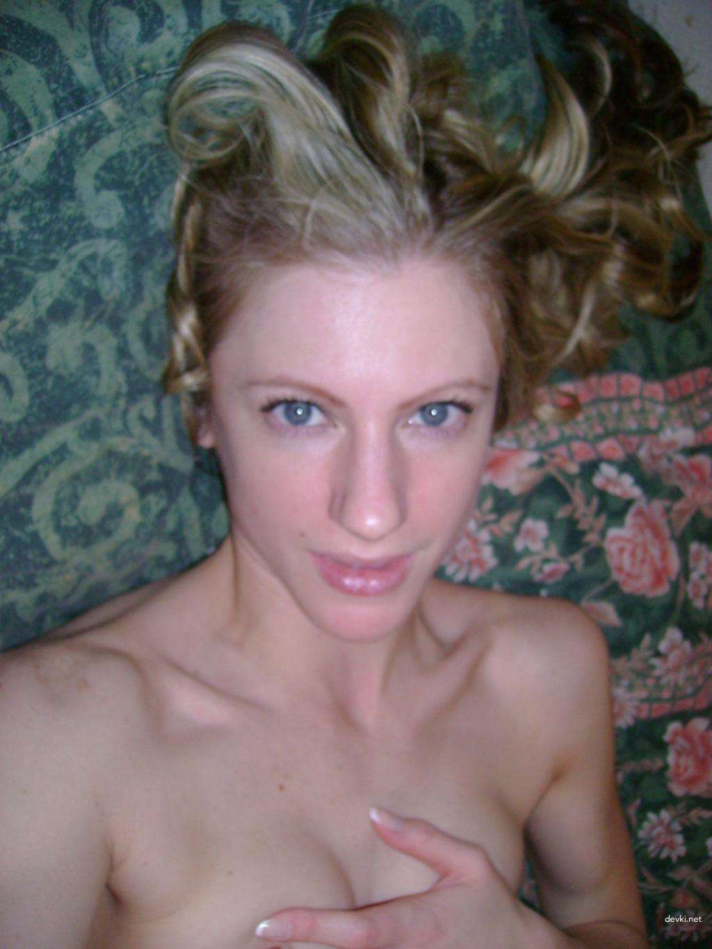 Naked Girl Seductively Poses - Explicit Amateur Photo Shoot