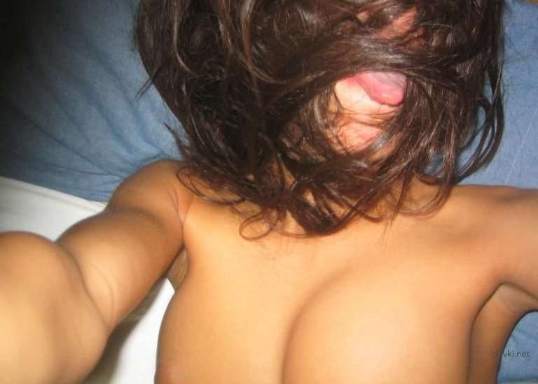 Hot Armenian babe fucks boyfriend on camera