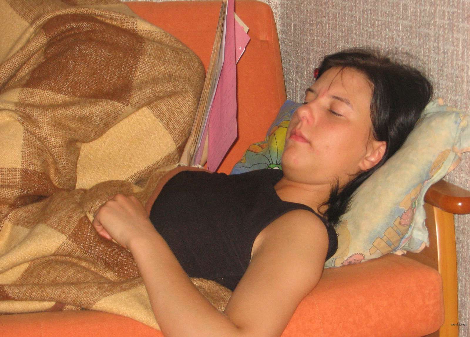 Hot Amateur Poses for Boyfriend, Then Engages in Oral Sex