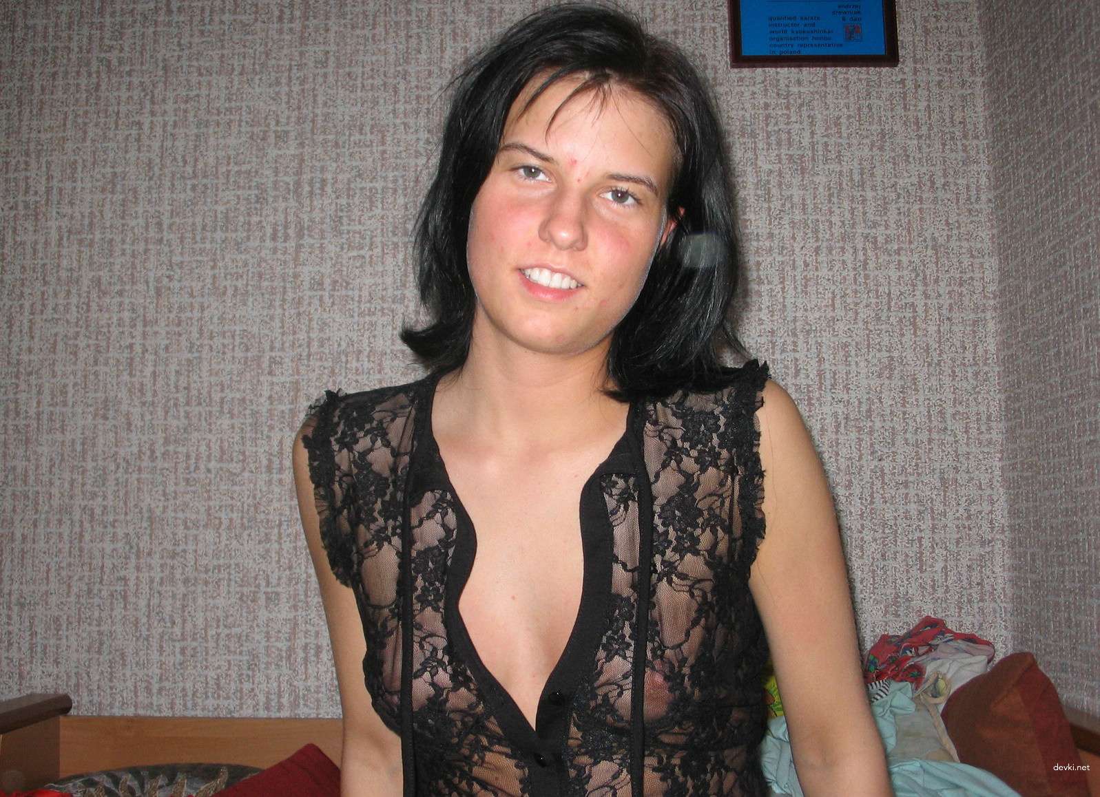 Hot Amateur Poses for Boyfriend, Then Engages in Oral Sex