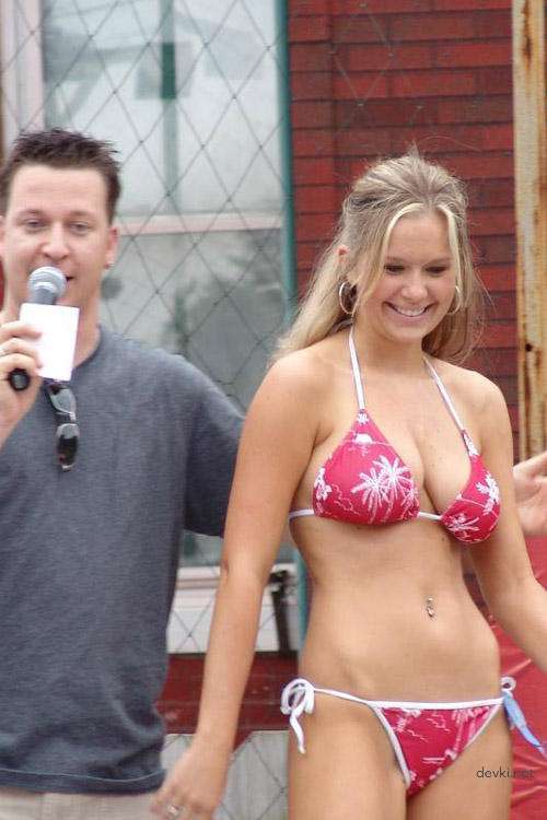 Drunk Girls Strip and Play - Amateur Porn Photos