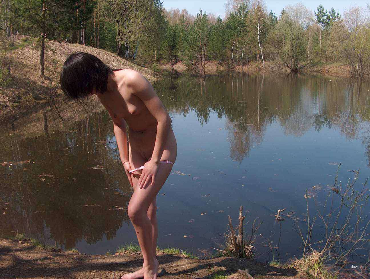 Seductive Nude Girl Poses Explicitly - Hot Amateur Photo Shoot