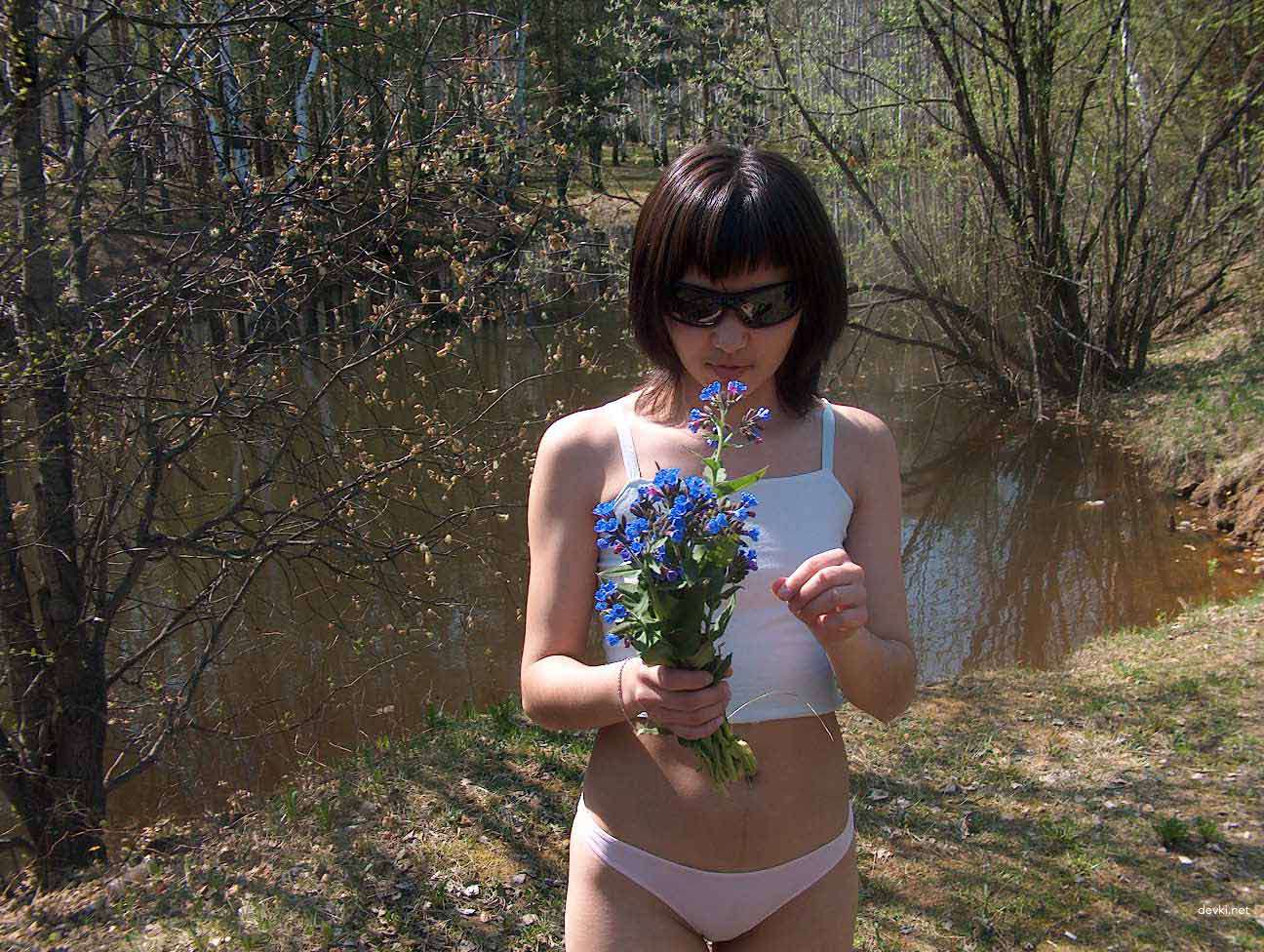Seductive Nude Girl Poses Explicitly - Hot Amateur Photo Shoot