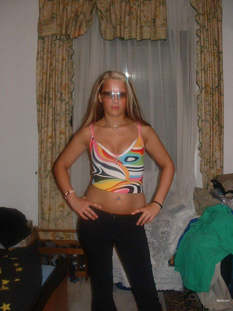 Hot Amateur Babe's Explicit Home Album - Sexy Girl's Naughty Photos