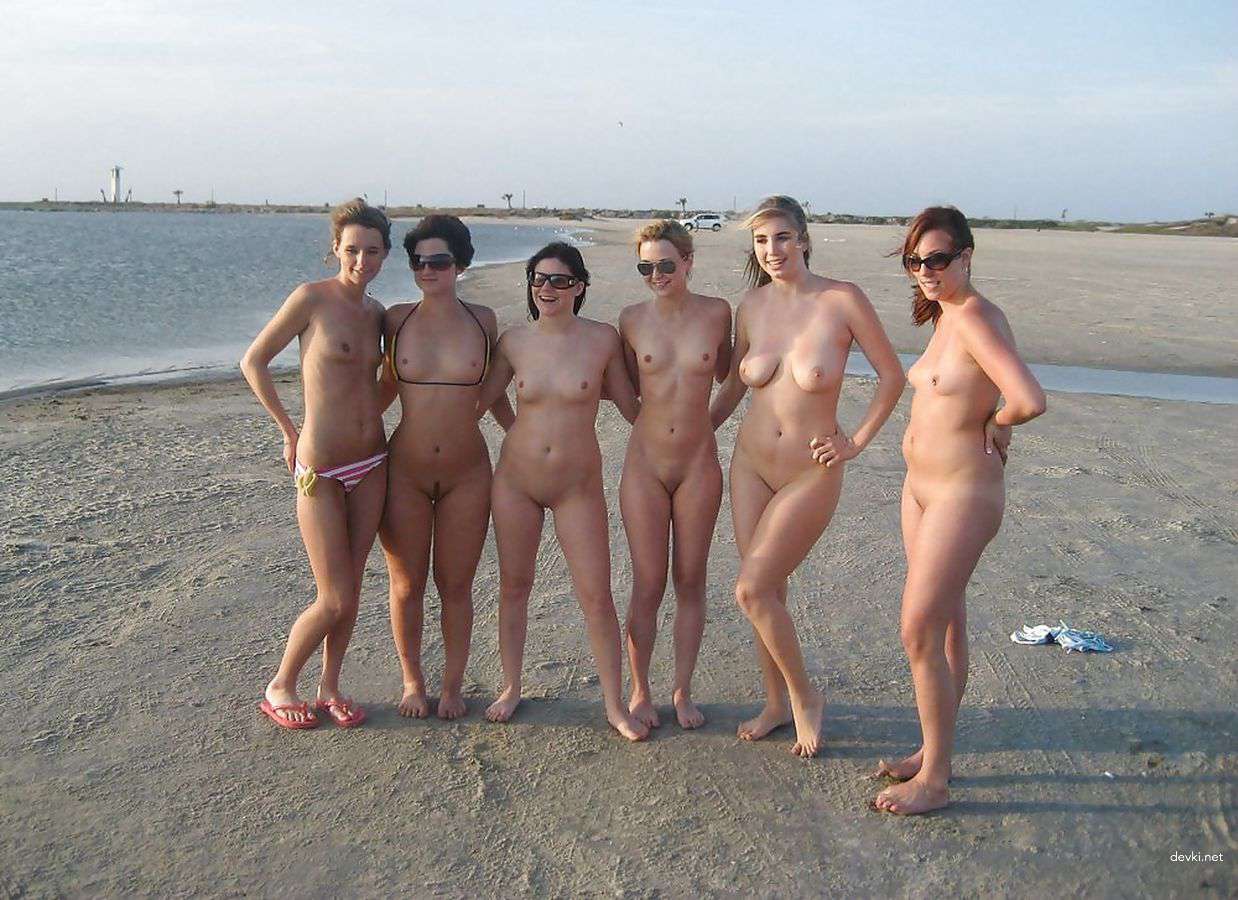 Amateur Teens Spreading Ass Cheeks: Explicit Butt Shots