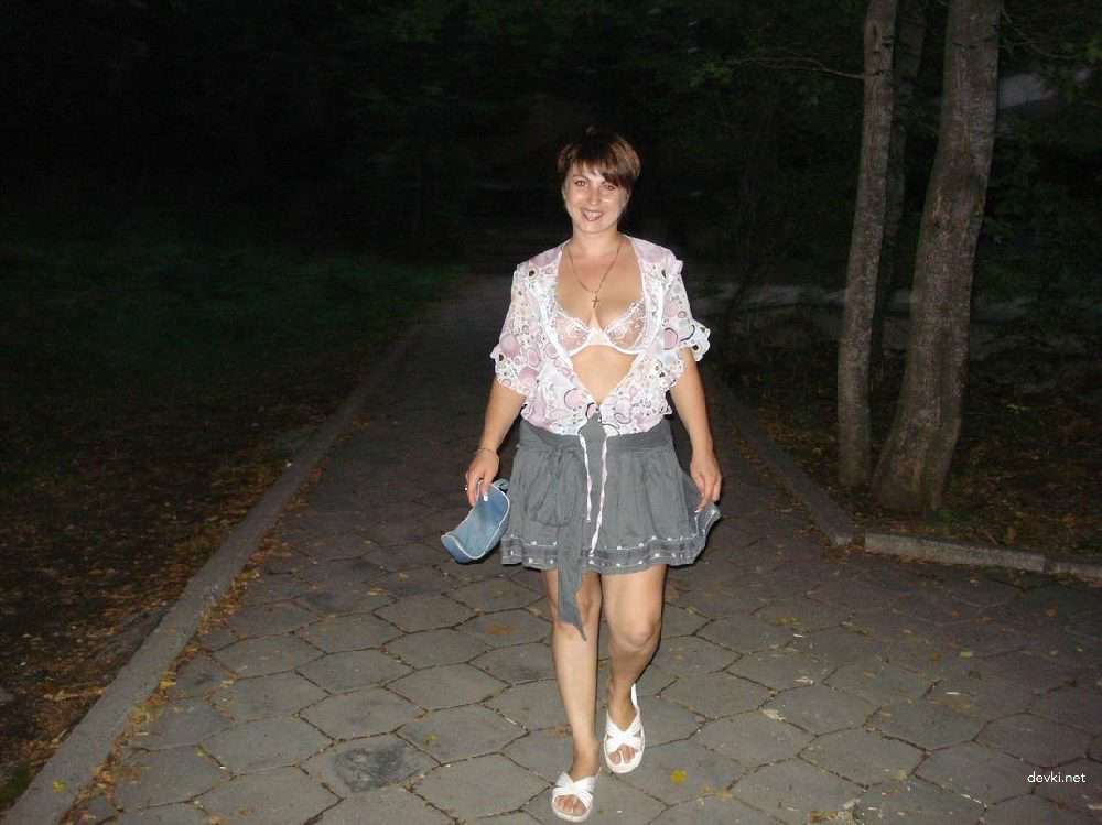 Mature Milf Spreading Legs Amateur Photo - Explicit Mature Mom Showing Pussy