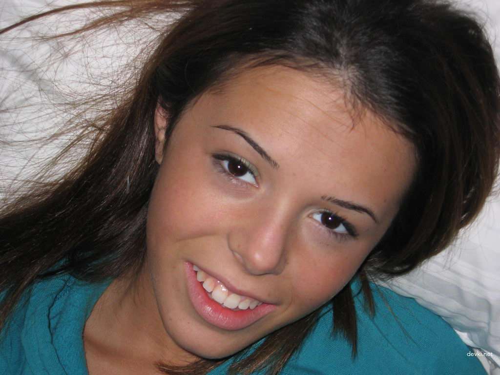 Playful girl posing and sucking dick - Amateur porn photo