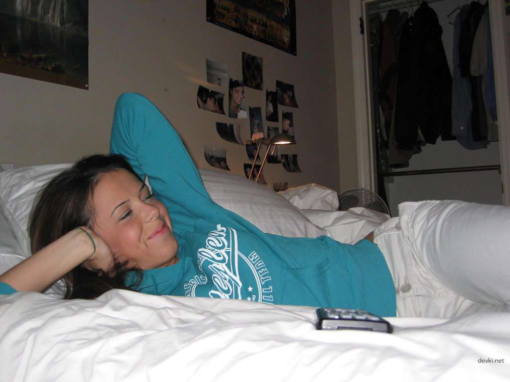 Playful girl posing and sucking dick - Amateur porn photo