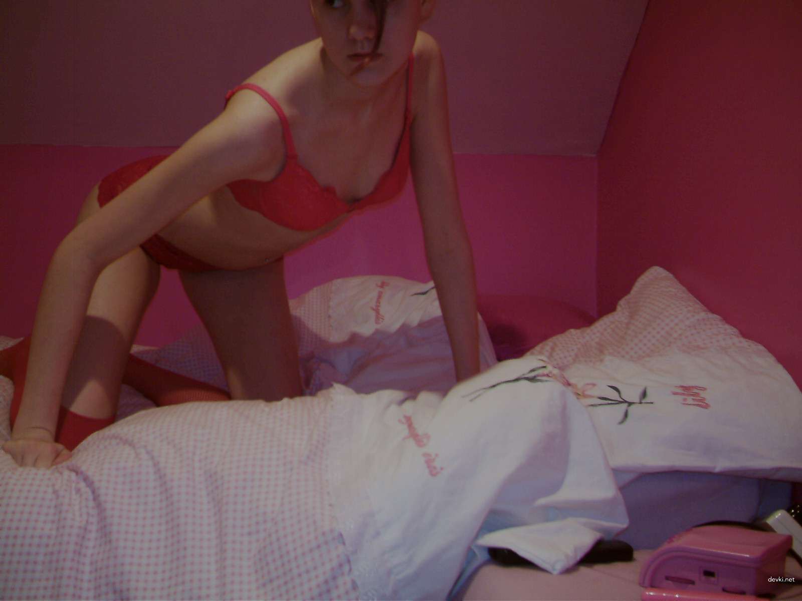 Skinny Babe Poses Nude: Explicit Amateur Porn Photos