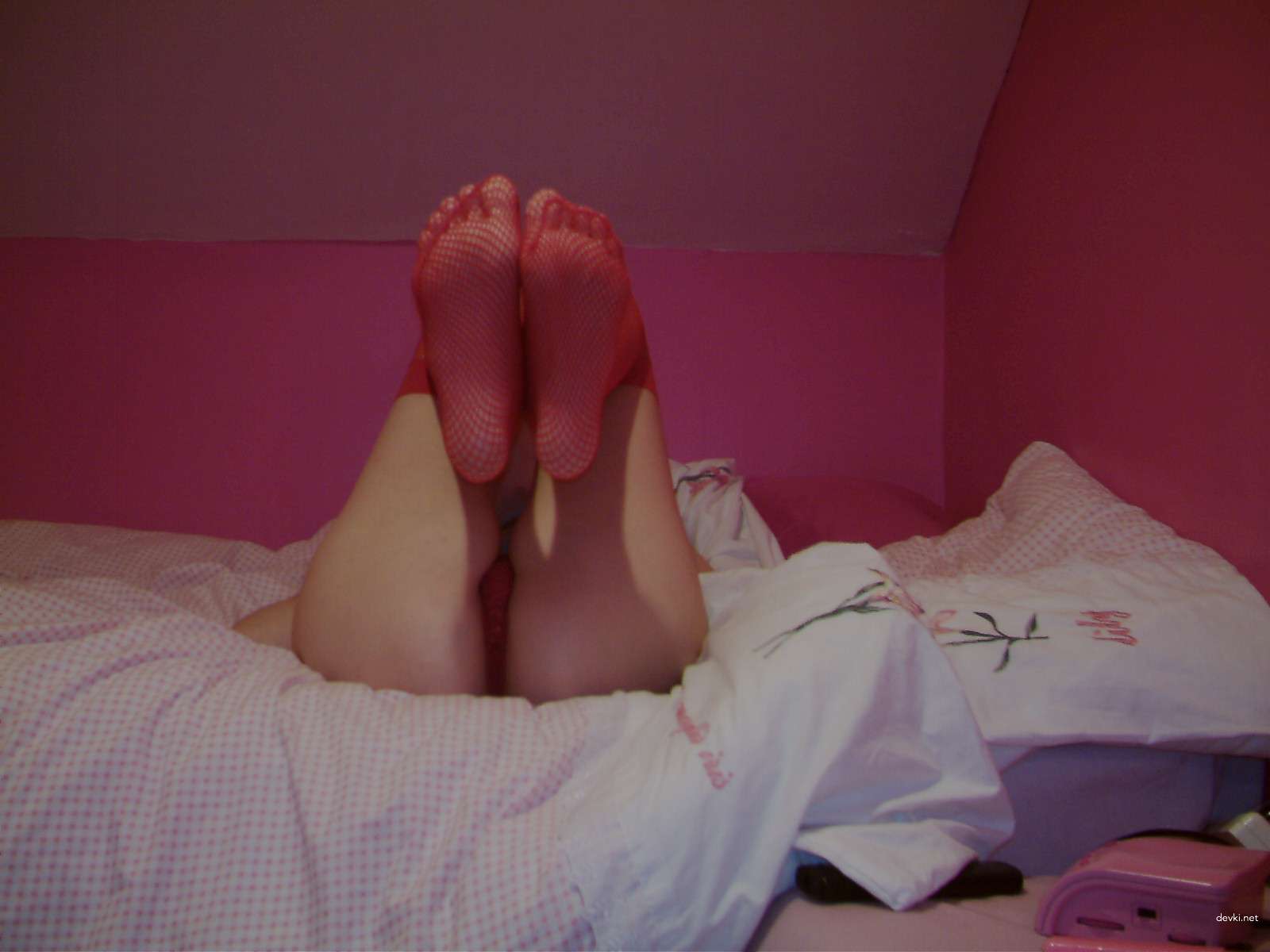 Skinny Babe Poses Nude: Explicit Amateur Porn Photos