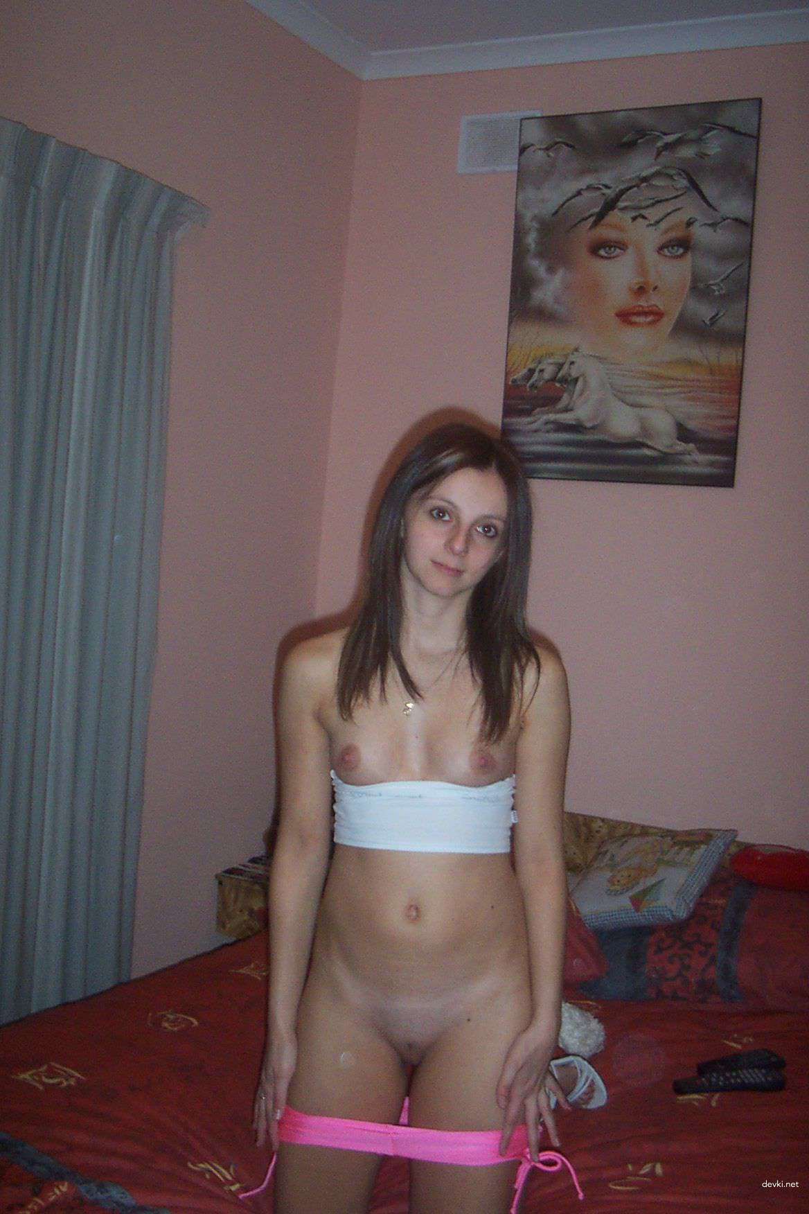Slender Nude Girl Poses Explicitly in Amateur Photo Shoot