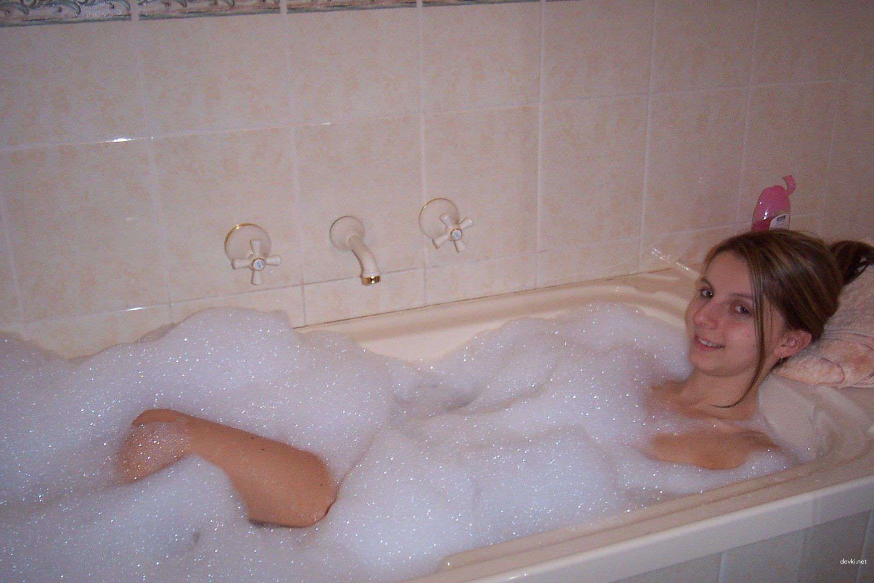 Slender Nude Girl Poses Explicitly in Amateur Photo Shoot