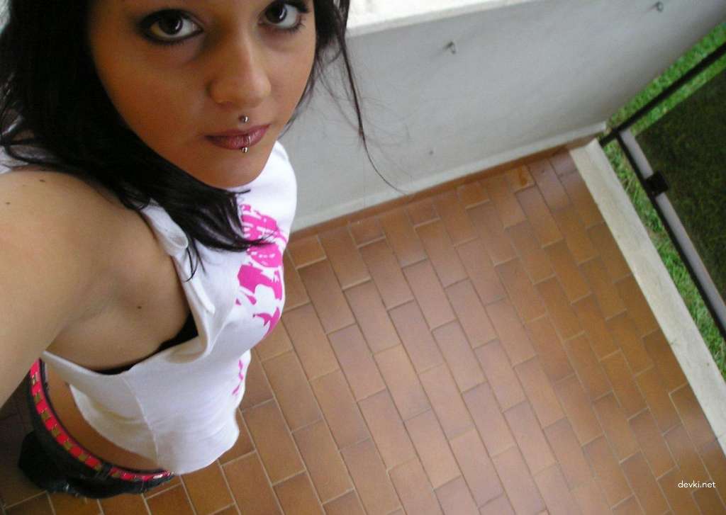 Private Photo of Hot Girl: Explicit Amateur Picture Collection