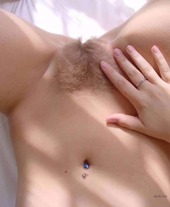 Amateur Girlfriend Reveals Her Hairy Pussy - Explicit Photo
