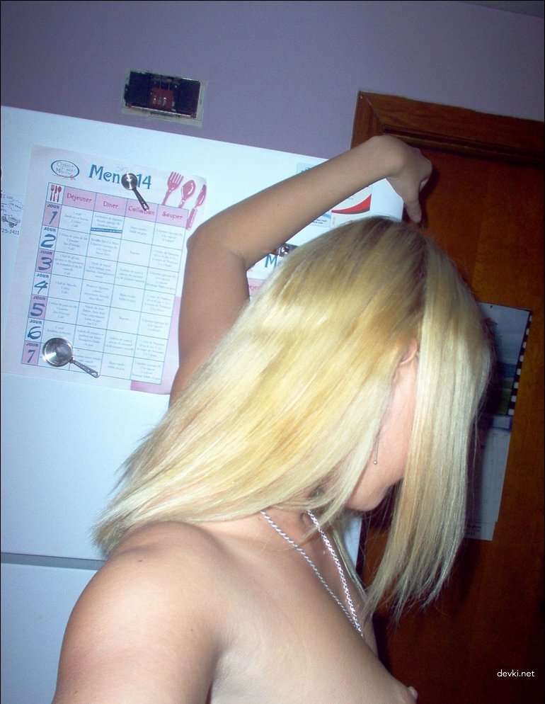 Amateur Blonde's Explicit Nude Photos: Private Pics of Naked Blondie