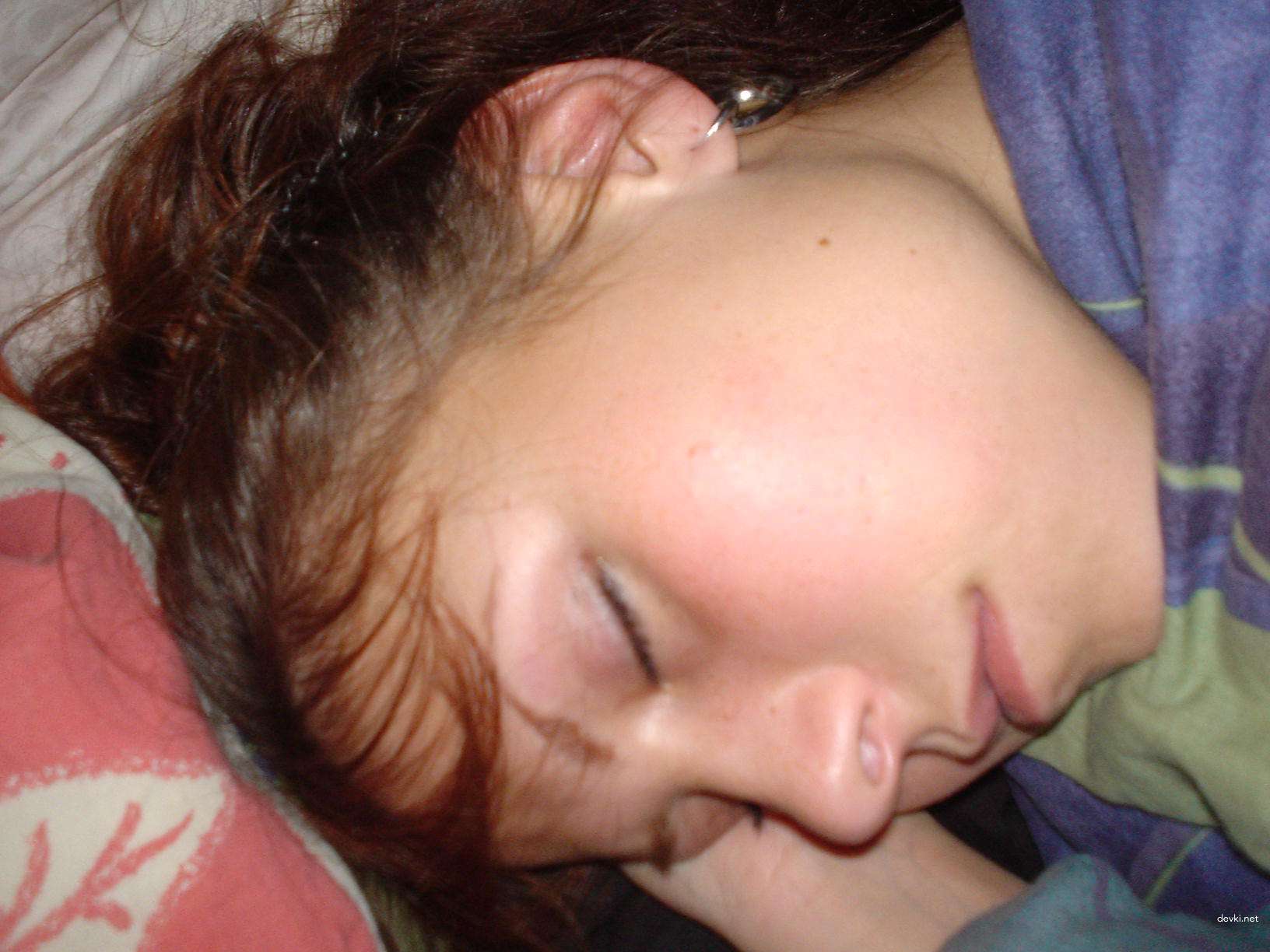 Close-Up Amateur Teen Porn: Explicit Close-Up Shots of a Hot Chick