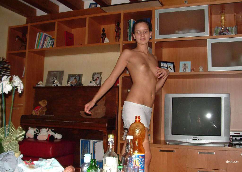 Slim Brunette Babe Gets Naughty at Home: Amateur Explicit Photos