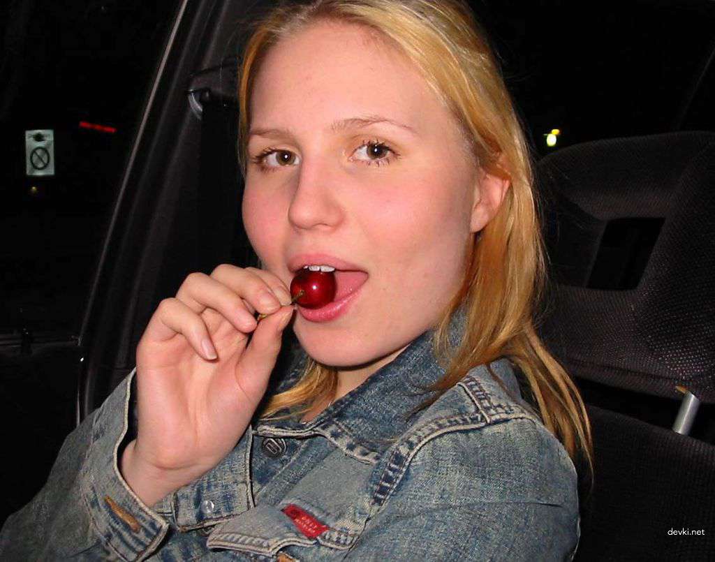 Blonde Blowjob Amateur Porn - Explicit Oral Sex Photos