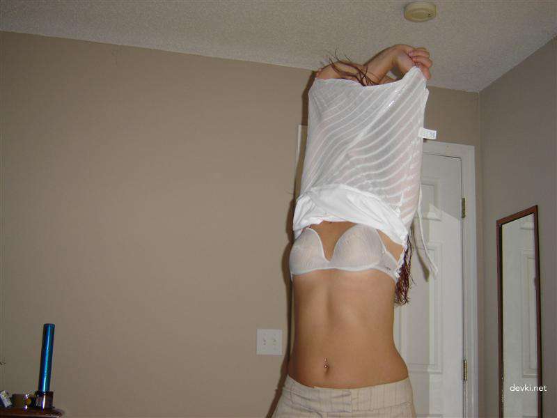 Hot Amateur Babe Gives Mind-Blowing Blowjob in XXX Photo