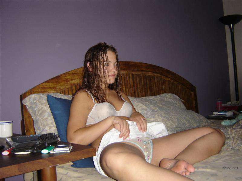 Hot Amateur Babe Gives Mind-Blowing Blowjob in XXX Photo