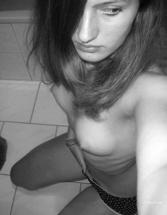 Amateur Home Erotic Photos: Explicit and Uncensored Intimate Moments