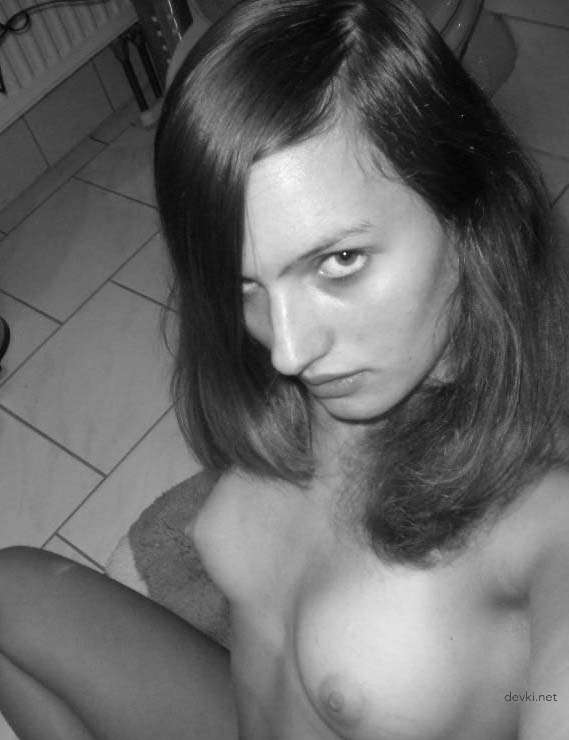 Amateur Home Erotic Photos: Explicit and Uncensored Intimate Moments