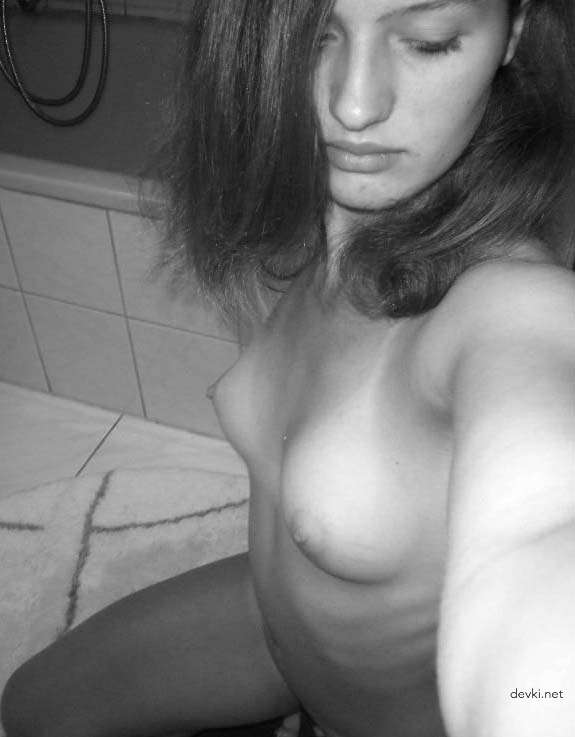 Amateur Home Erotic Photos: Explicit and Uncensored Intimate Moments