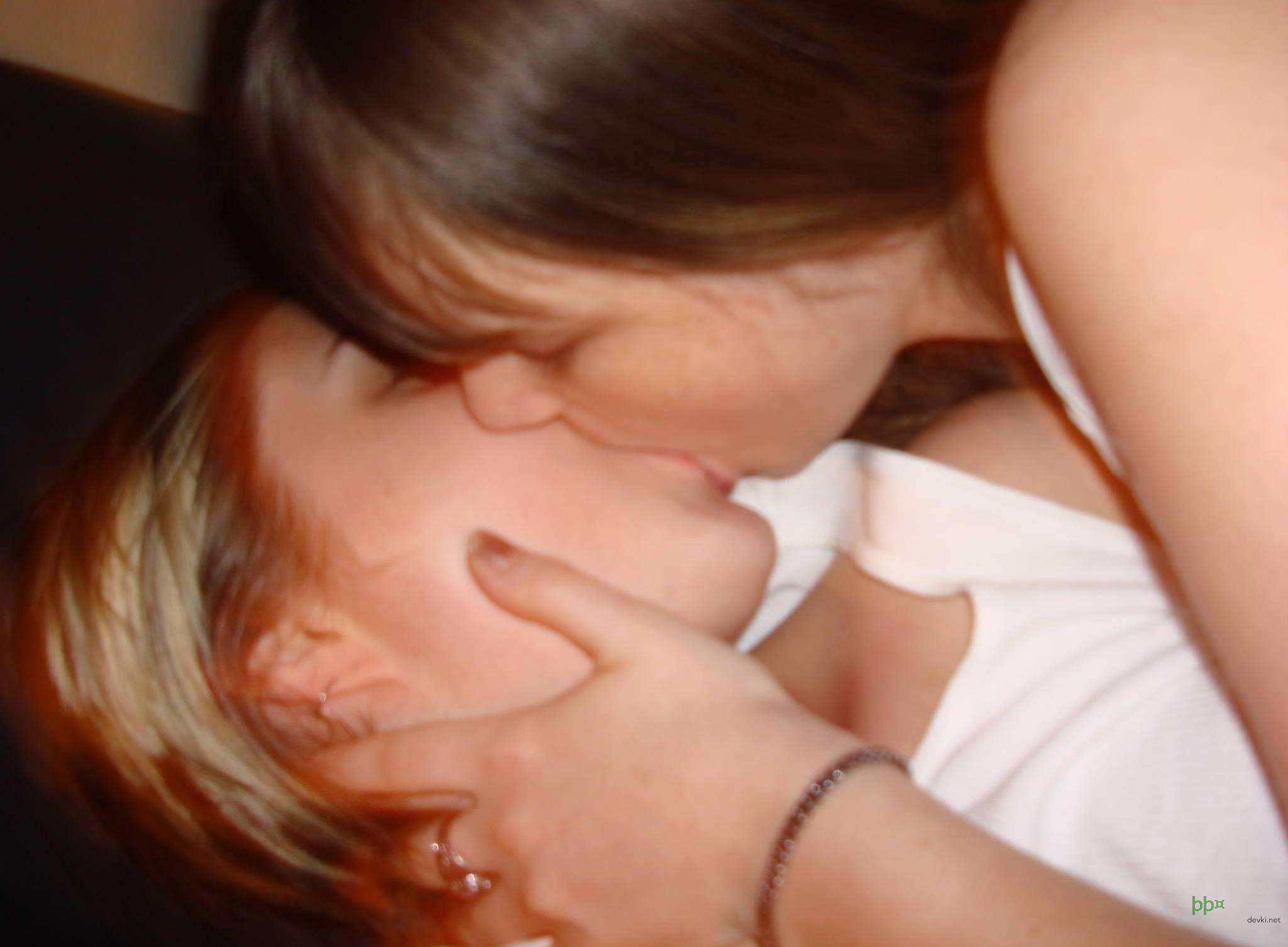 Uninhibited Busty Blonde in Amateur Porn Pics