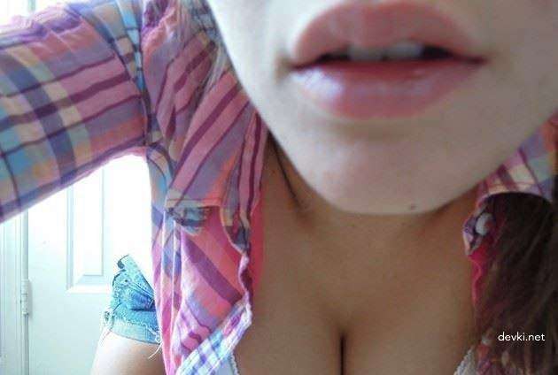 Uninhibited Busty Blonde in Amateur Porn Pics