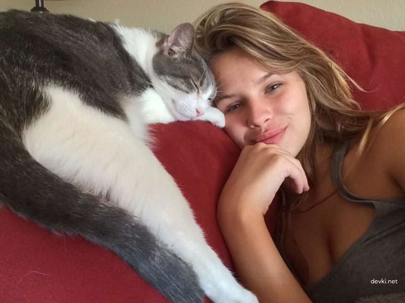 Private Photos of a Sexy Girl Getting Fucked - Explicit Amateur Pics