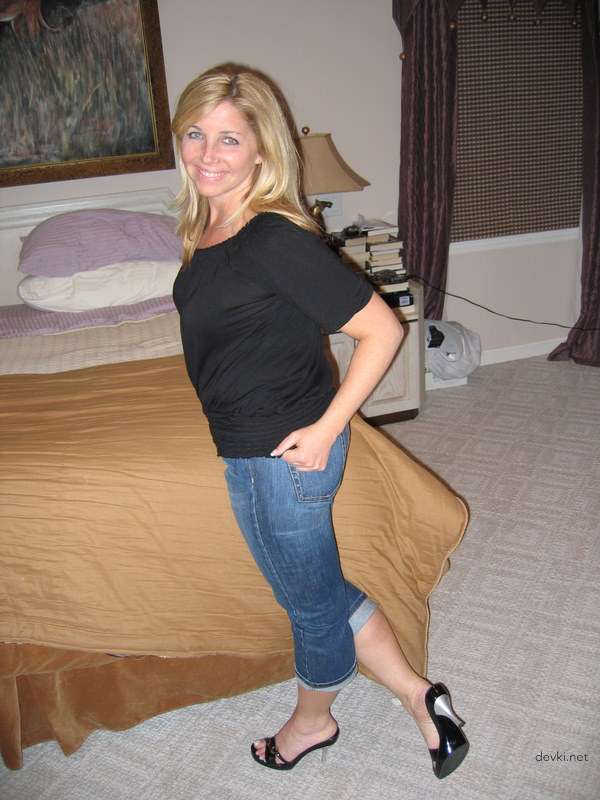 Private Archive of Mature Lady's Explicit Porn Photos