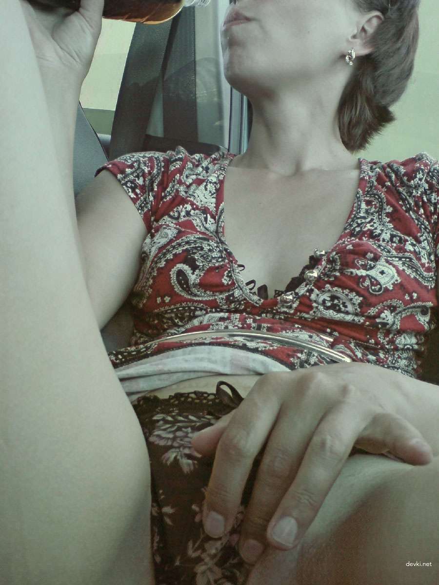 Private Photo of Familiar Woman: Explicit Amateur Picture