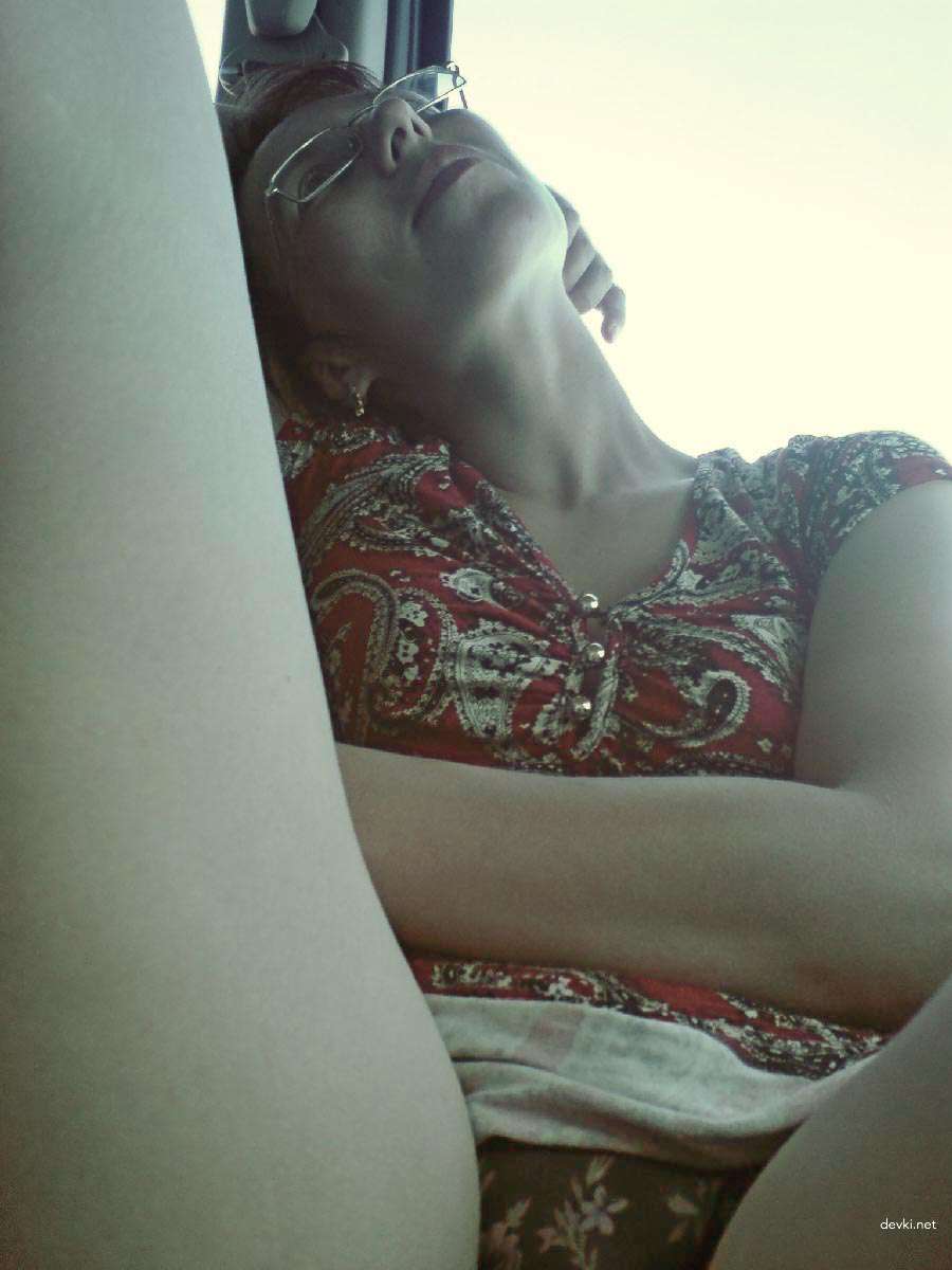 Private Photo of Familiar Woman: Explicit Amateur Picture