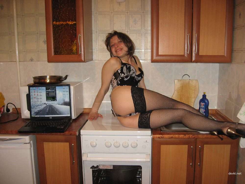 Explicit Amateur Home Photo of Mature Wife - Hot and Uncensored!