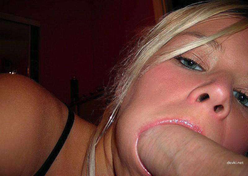 Hot Girlfriend Gives Blowjob to Guy - Amateur Porn Photo
