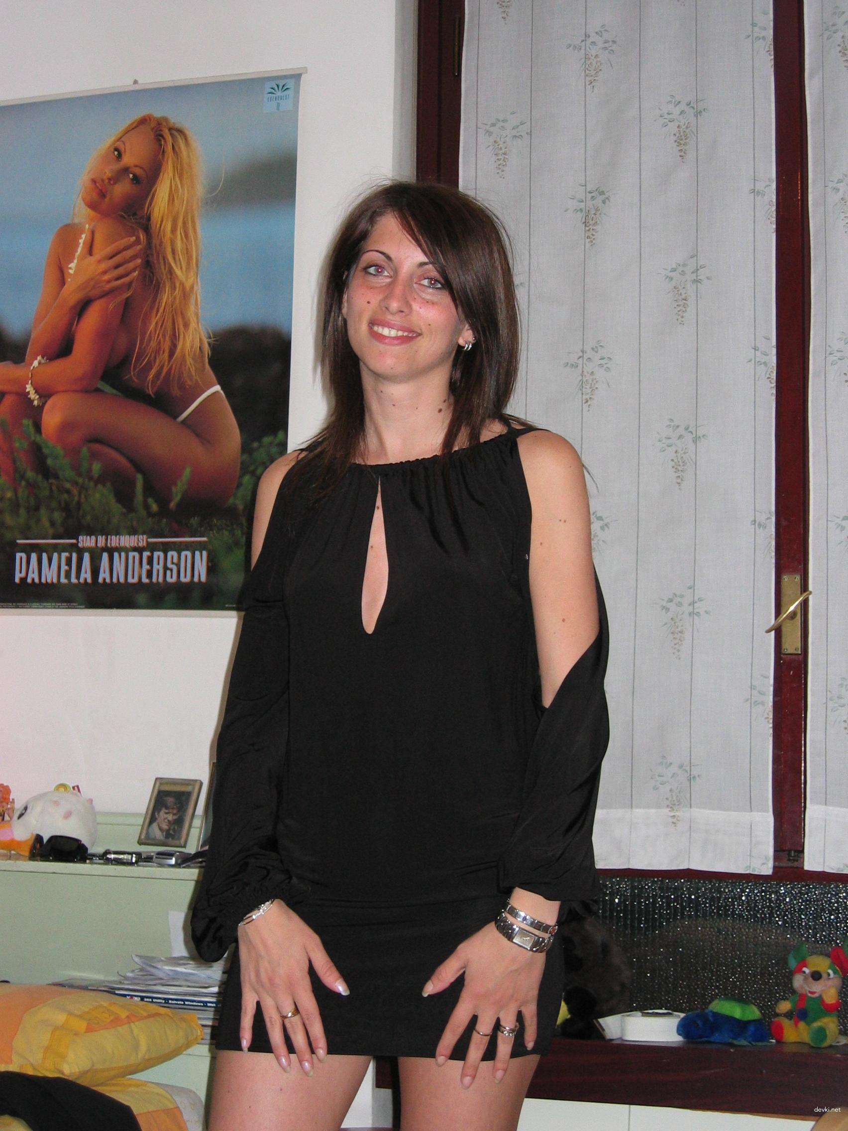 Skinny Brunette Fucked Hard in Amateur Porn Photos